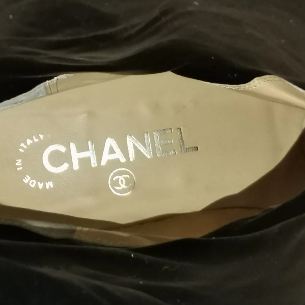 CHANEL BLACK LEATHER RIDING KNEE BOOTS - Picture 6 of 13